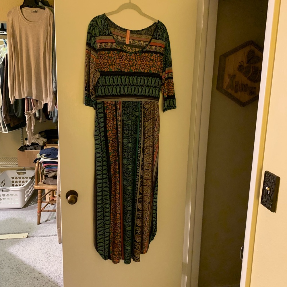 3/4 sleeve paisley maxi dress